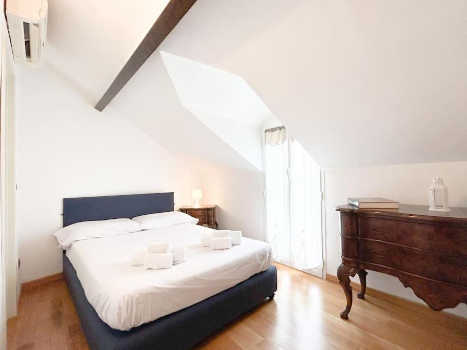 Appartamento Elegante Mansarda 300Mt Dal Mare - Centro - Wifi Savona Esterno foto