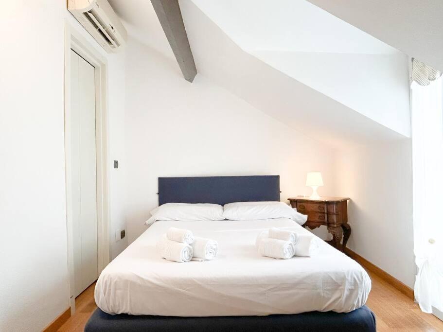 Appartamento Elegante Mansarda 300Mt Dal Mare - Centro - Wifi Savona Esterno foto