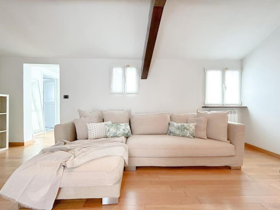 Appartamento Elegante Mansarda 300Mt Dal Mare - Centro - Wifi Savona Esterno foto