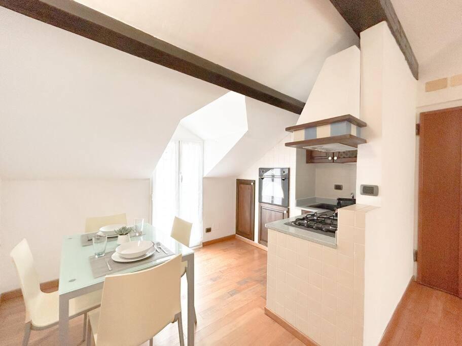 Appartamento Elegante Mansarda 300Mt Dal Mare - Centro - Wifi Savona Esterno foto