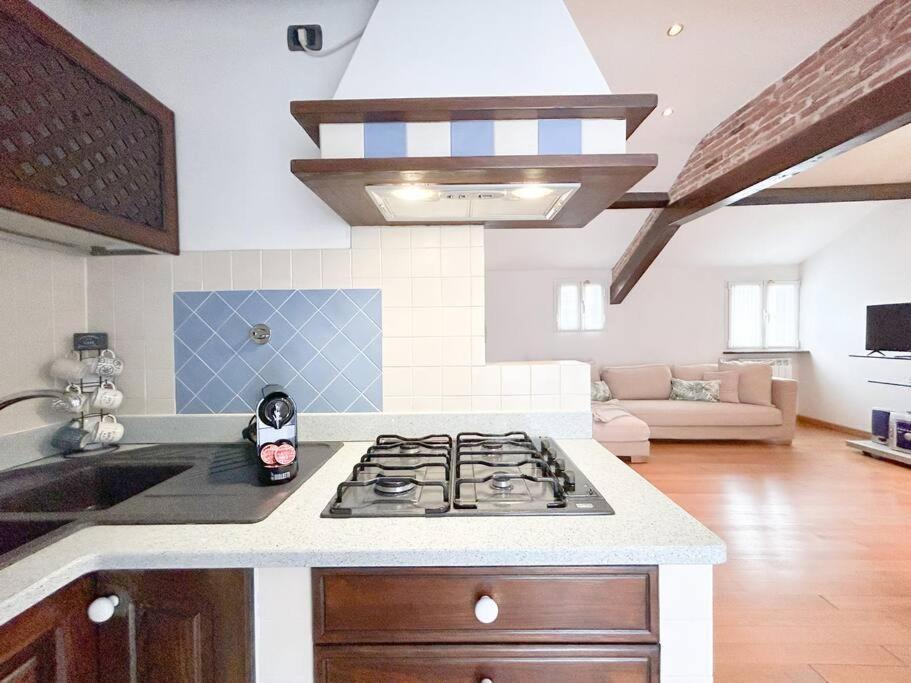 Appartamento Elegante Mansarda 300Mt Dal Mare - Centro - Wifi Savona Esterno foto