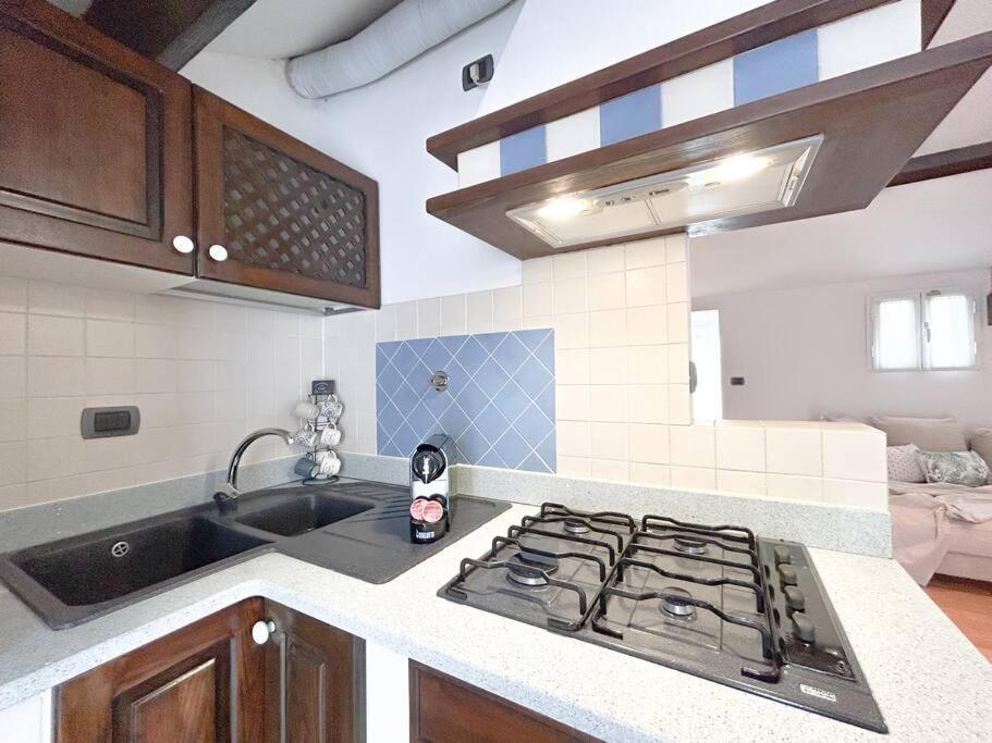 Appartamento Elegante Mansarda 300Mt Dal Mare - Centro - Wifi Savona Esterno foto