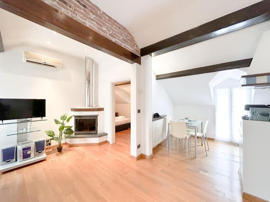 Appartamento Elegante Mansarda 300Mt Dal Mare - Centro - Wifi Savona Esterno foto