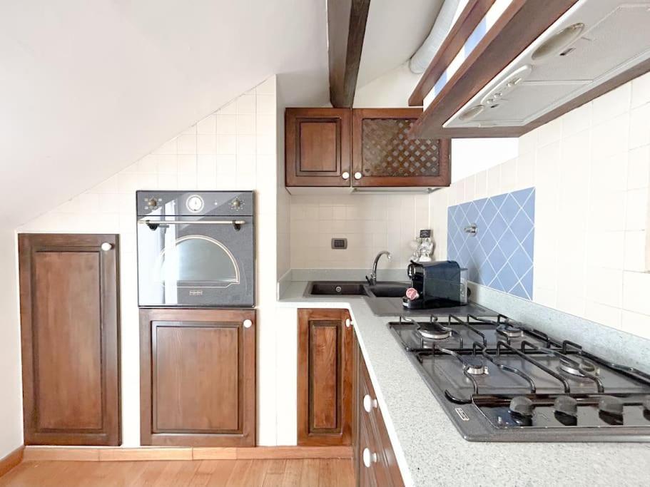 Appartamento Elegante Mansarda 300Mt Dal Mare - Centro - Wifi Savona Esterno foto