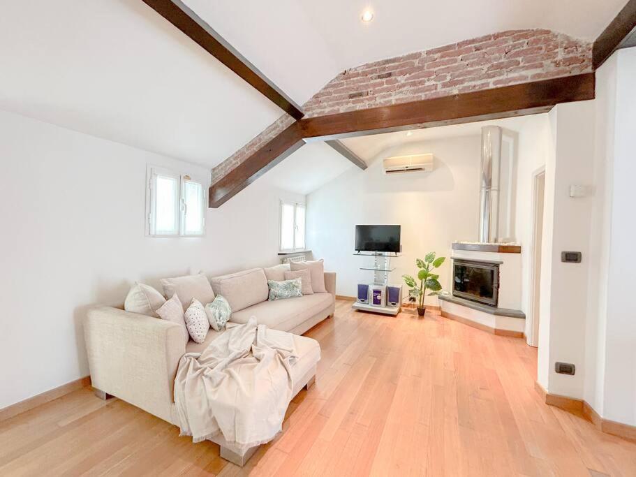 Appartamento Elegante Mansarda 300Mt Dal Mare - Centro - Wifi Savona Esterno foto